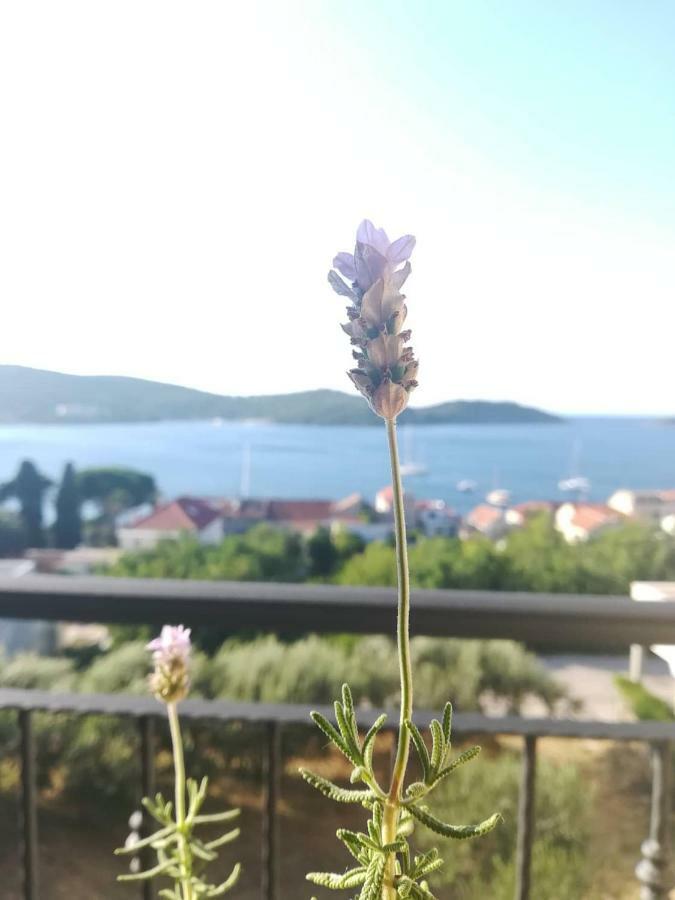 A Lovely And Cozy Room With A Breathtaking View Vis Dış mekan fotoğraf