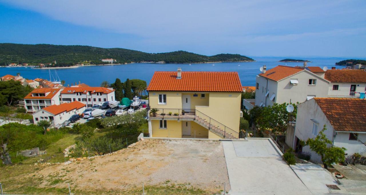 A Lovely And Cozy Room With A Breathtaking View Vis Dış mekan fotoğraf