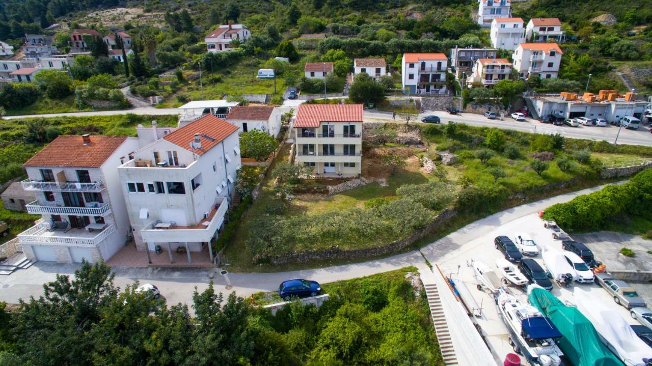 A Lovely And Cozy Room With A Breathtaking View Vis Dış mekan fotoğraf