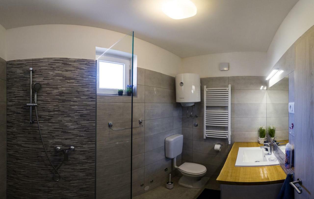 A Lovely And Cozy Room With A Breathtaking View Vis Dış mekan fotoğraf